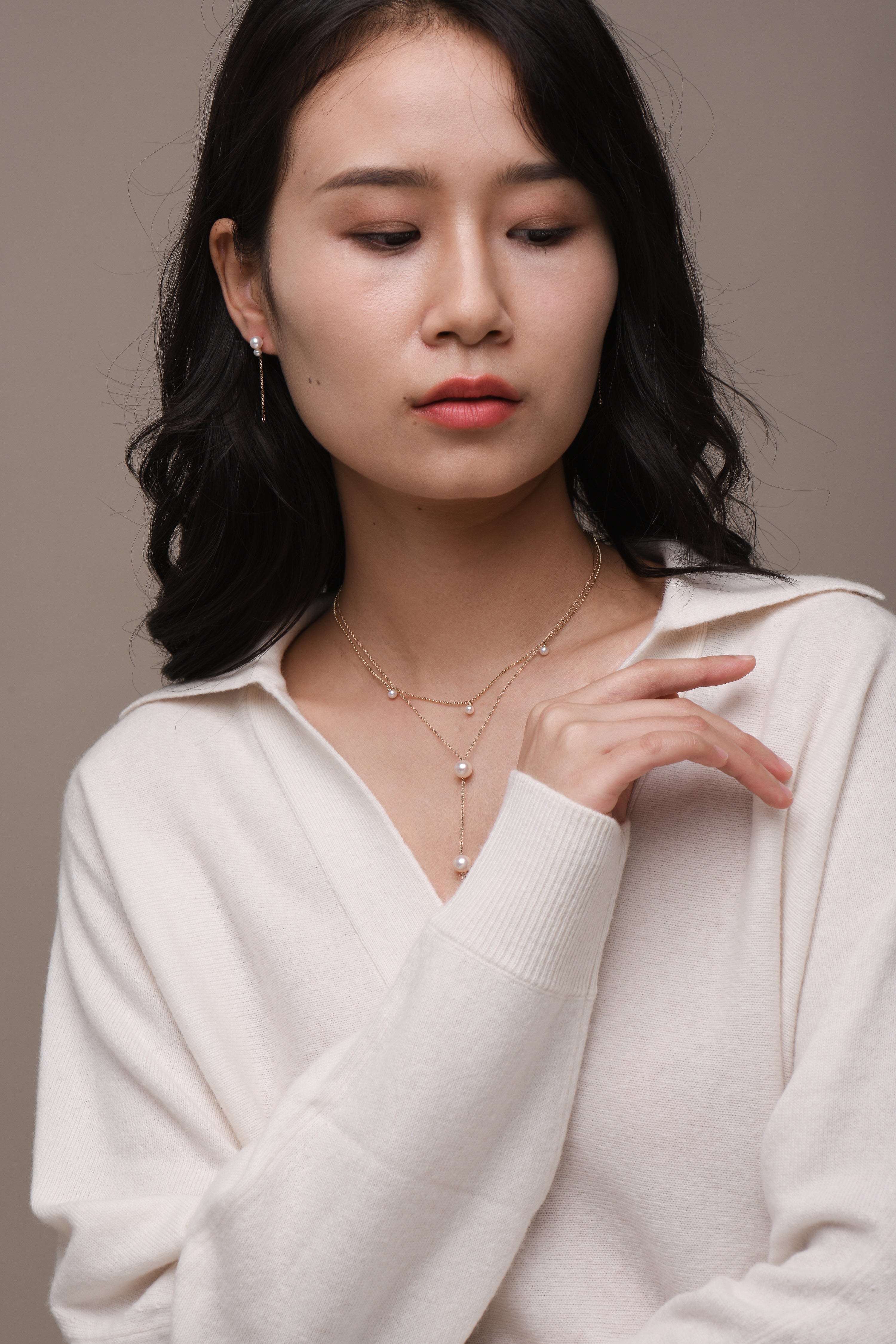 Model wearing Freshwater pearl and solid gold jewellery
